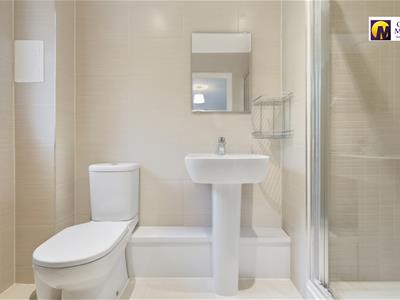 EN-SUITE SHOWER ROOM